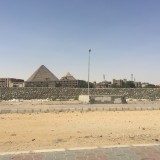 Selbst aus großer Entfernung, sind die Pyramiden eine imposante Erscheinung.