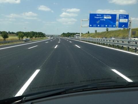 Fahrbahnmarkierung auf der A9