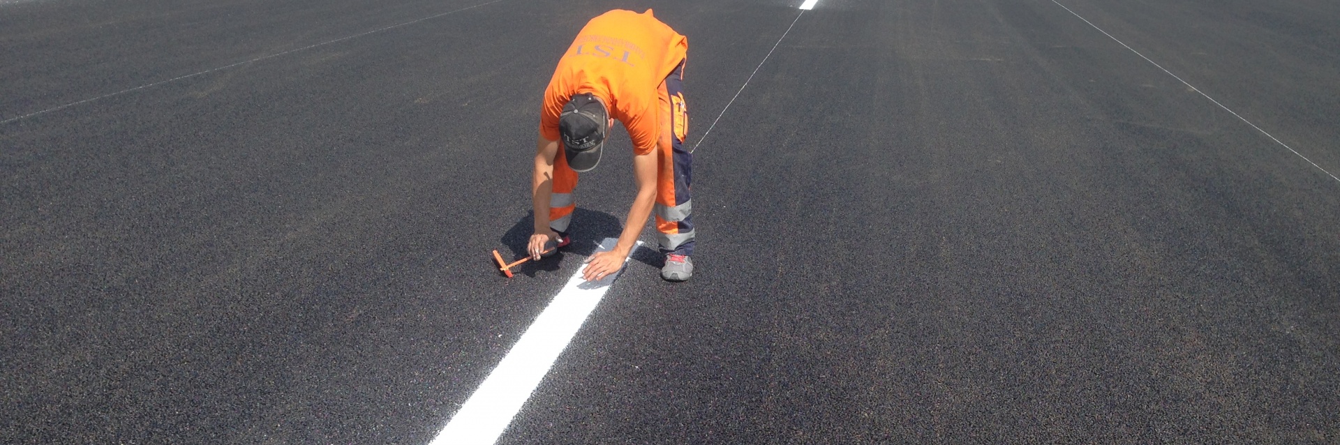 Strassenmarkierung, die permanente Kontrolle der Markierung ist bei uns eine selbstverständlichkeit